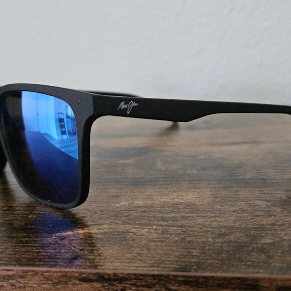 MAUI JIM -- WILD COAST -- MINT CONDITION !!! - Picture 2 of 6